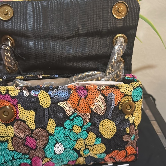 Kurt Geiger London Mini Kensington Soft Convertible Crossbody Bag - Picture 8 of 16